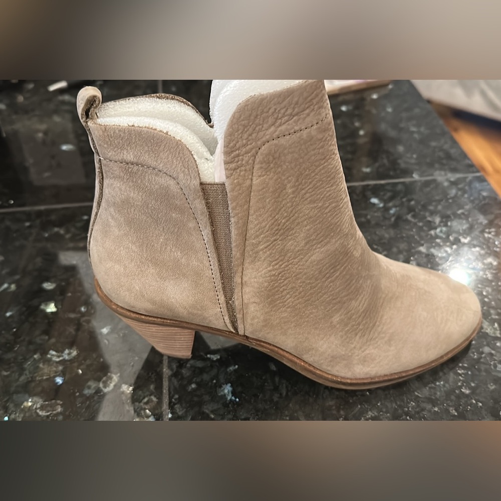 Lucky brand booties light taupe brand new never worn size 8